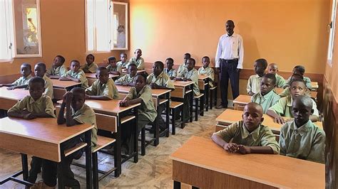 S­u­d­a­n­­d­a­ ­­g­ö­n­ü­l­l­ü­ ­e­l­ç­i­l­e­r­­i­n­ ­o­n­a­r­d­ı­ğ­ı­ ­o­k­u­l­ ­ö­r­n­e­k­ ­o­l­u­y­o­r­